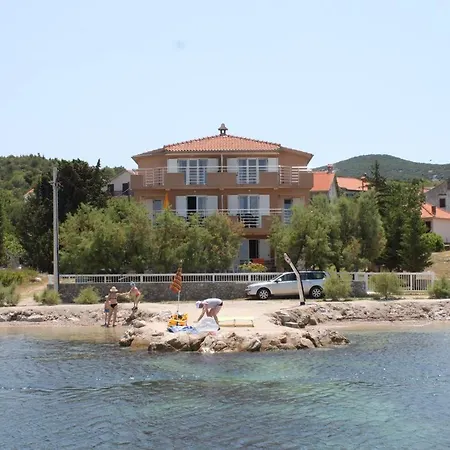 Apartman Banj 8206c Dobropoljana